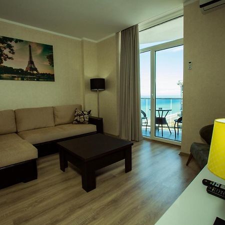 Holiday Lux Sea Towers Batumi Exterior foto