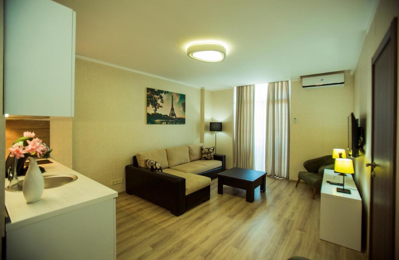 Holiday Lux Sea Towers Batumi Exterior foto