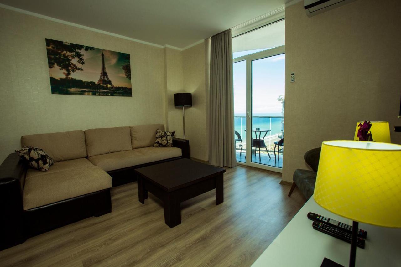 Holiday Lux Sea Towers Batumi Exterior foto