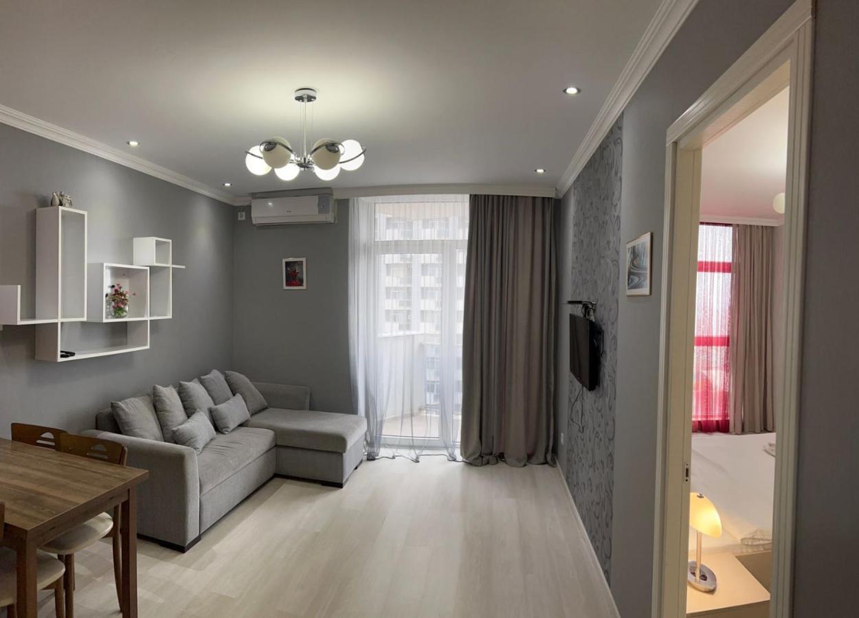 Holiday Lux Sea Towers Batumi Exterior foto