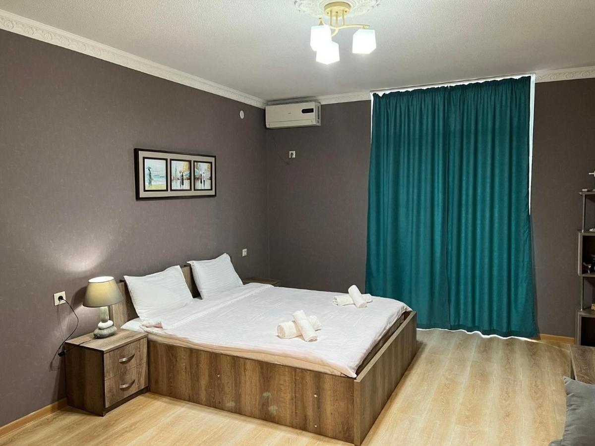 Holiday Lux Sea Towers Batumi Exterior foto