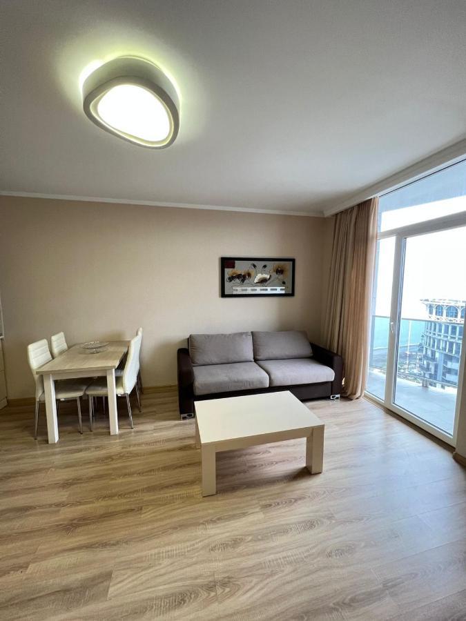 Holiday Lux Sea Towers Batumi Exterior foto