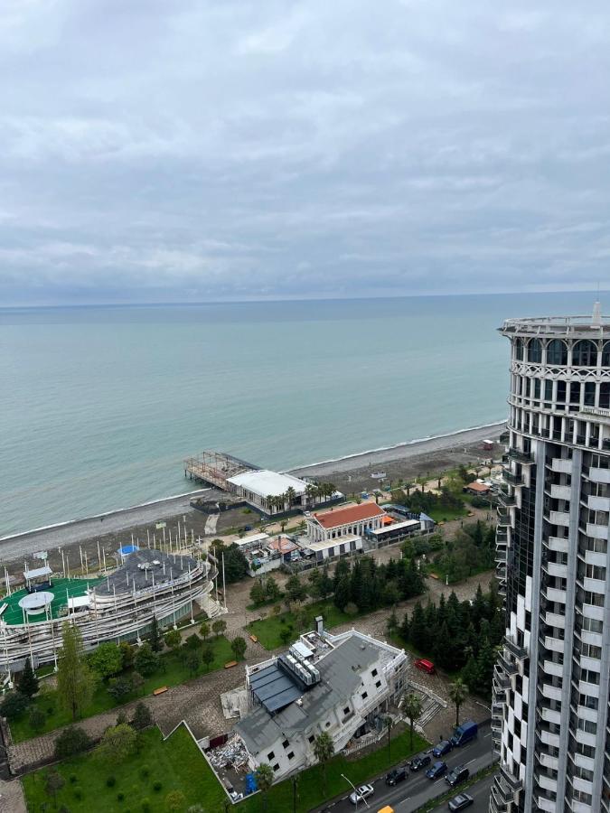 Holiday Lux Sea Towers Batumi Exterior foto