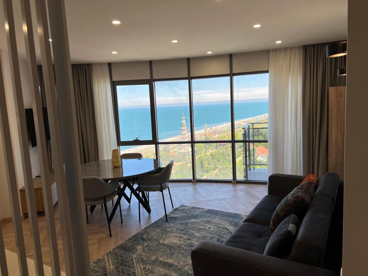 Holiday Lux Sea Towers Batumi Exterior foto