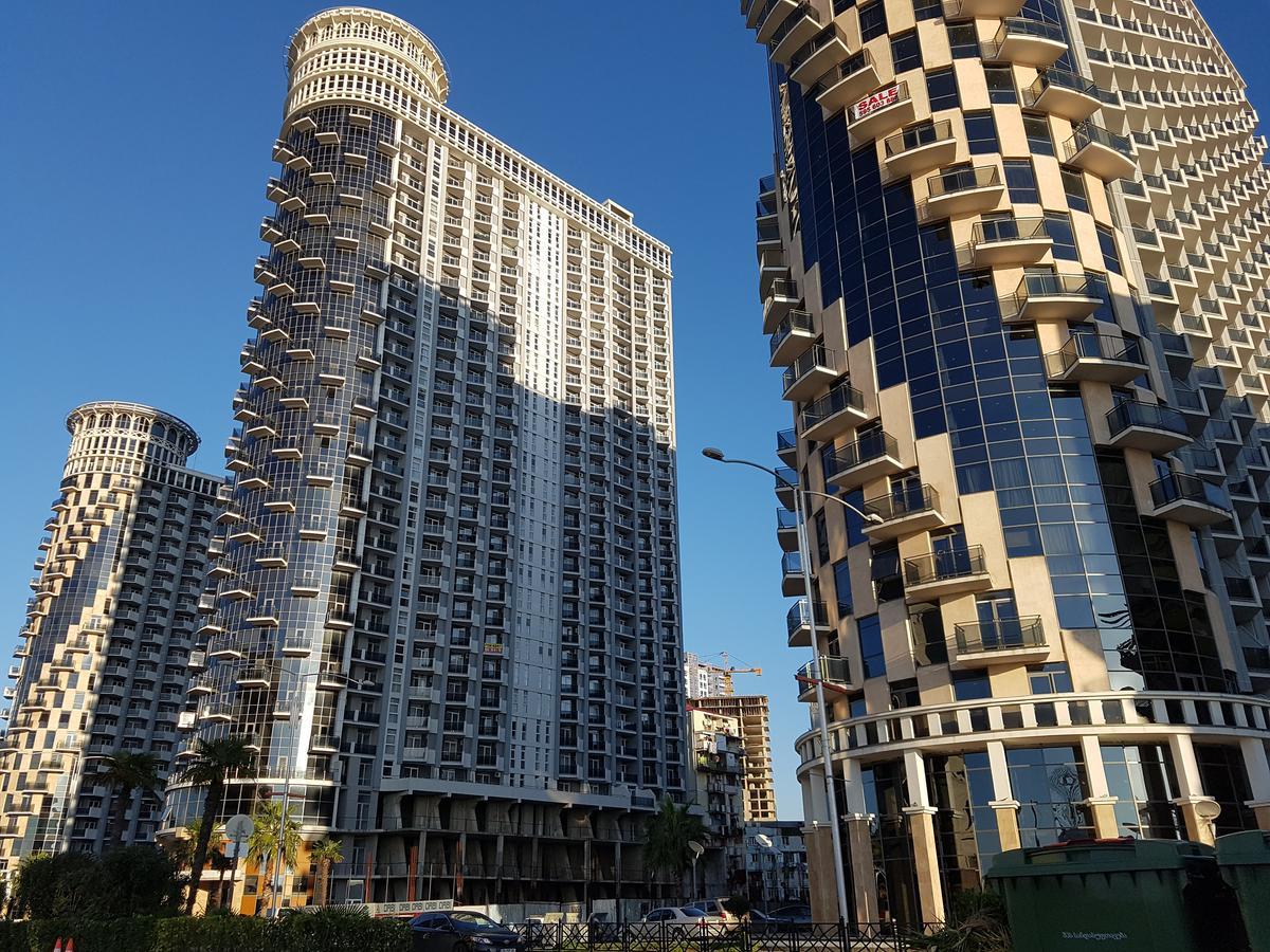 Holiday Lux Sea Towers Batumi Exterior foto