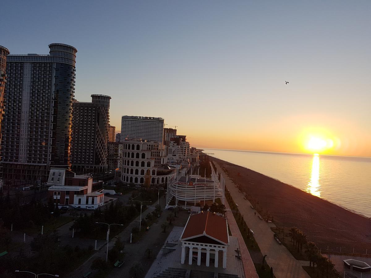 Holiday Lux Sea Towers Batumi Exterior foto