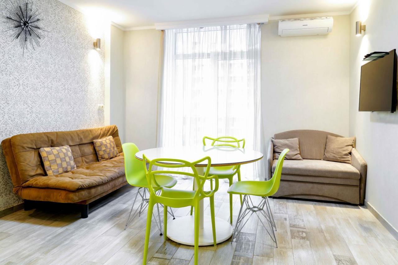 Holiday Lux Sea Towers Batumi Exterior foto