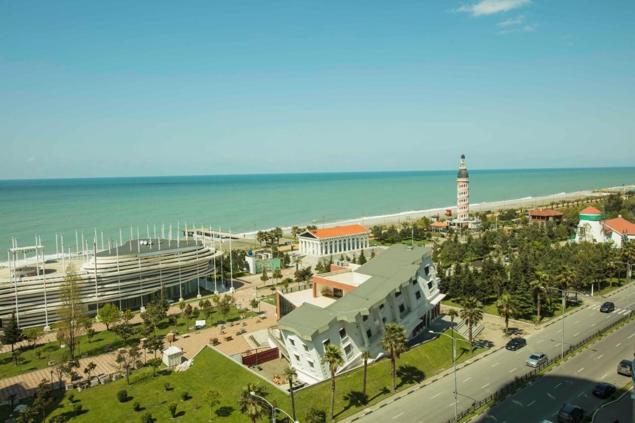 Holiday Lux Sea Towers Batumi Exterior foto